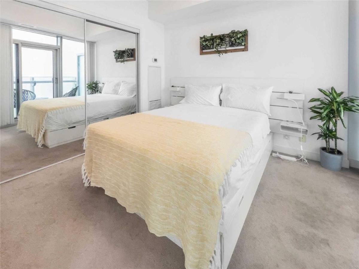 Luxury Condo In The Heart Of Toronto - Next To Scotiabank Arena Exterior photo