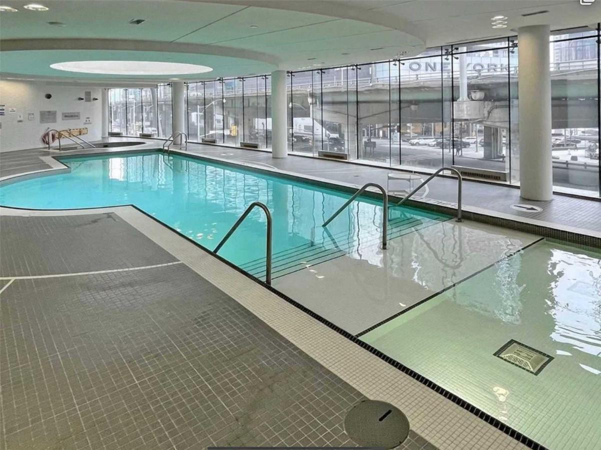 Luxury Condo In The Heart Of Toronto - Next To Scotiabank Arena Exterior photo